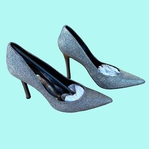Guess pumps